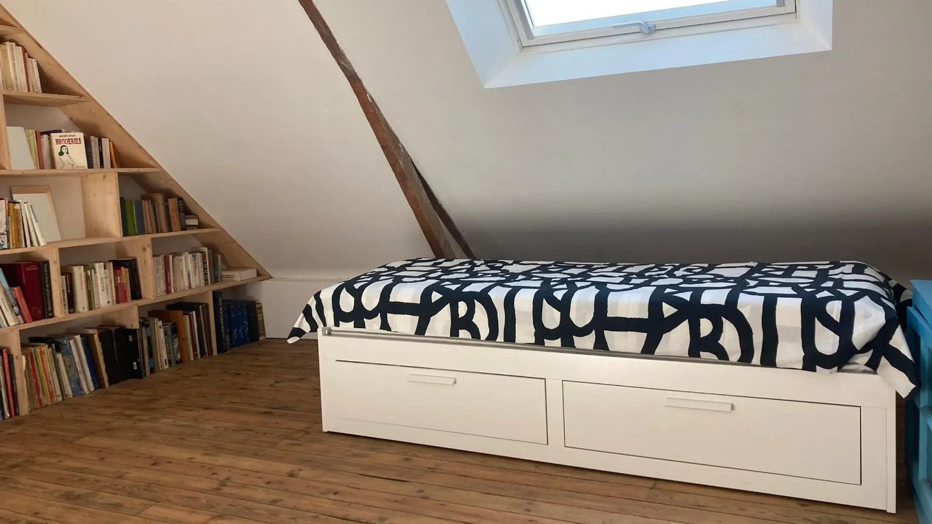Maison Renovee Avec Jardin, Proche Commerces Et Plage, Locmaria - Fr-1-418-245 0*,  France